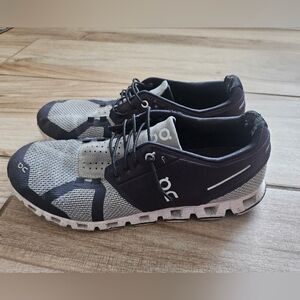 Clouds Men's Black and Gray Running Casual Shoes Size 8.5